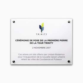 Plaque commémorative : impression couleur sur plaque plexiglas