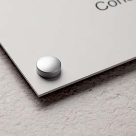 Fixation en aluminium pour plaque professionnelle