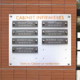 Panneau multi-plaques de cabinet infirmier