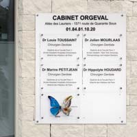 Multi-plaque de cabinet dentaire - Fond blanc, plaques incolores