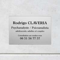 Plaque professionnelle plexiglas argent gravure noire, format 30 x 20 cm