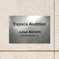 Plaque professionnelle en aluminium, finition brillant, couleur argent, gravure noire en creux