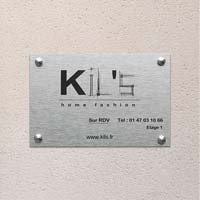 Plaque d'entreprise en aluminium brossé, logo et textes gravés en noir