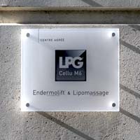 Plaque professionnelle couleur centre LPG - impression logo et texte sur fond blanc