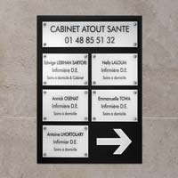 Panneau multi-plaques cabinet infirmier - fond en plexiglas marron, plaques en plexiglas beige amande