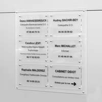 Panneau multi-plaques cabinet médical - fond et plaques en plexiglas transparent