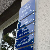 Support multi-plaques plexiglas - Fond dépoli, Plaques bleues