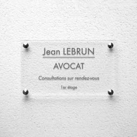 Plaque professionnelle en plexi et lettrée